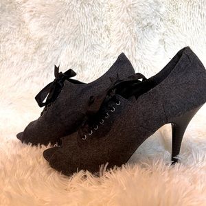 LC Lauren Oxford Laceup Peeptoe Heel